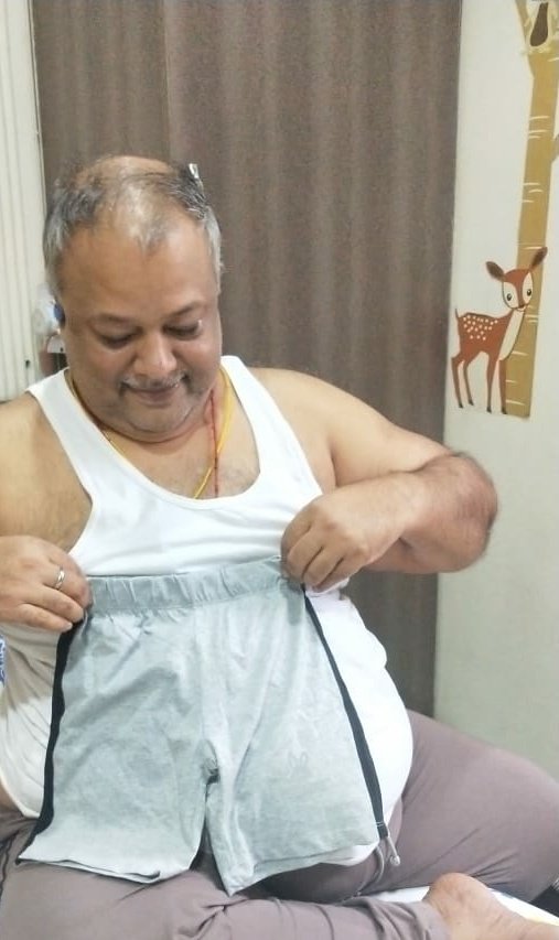 sonax030's tweet photo. @myntra I ordered track pants for my dad and you sent me this 😬 https://t.co/oGaxfeaap1