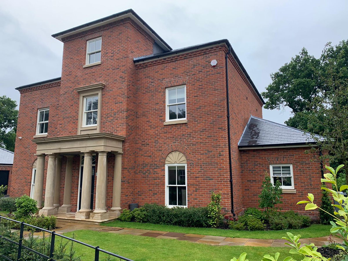 ALenchBuilders's tweet photo. PH properties, The Serpentine, Alderley Park is drawing to a close and looking fantastic.

#ALench #CheshireLiving #BespokeProperty https://t.co/cks21PO437
