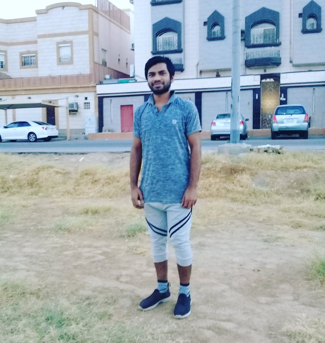 যতই কষ্ট হোক না কেন,
কখনো নিজের মৃত্যু কামনা করো না।
- হযরত মুহাম্মদ (স:)