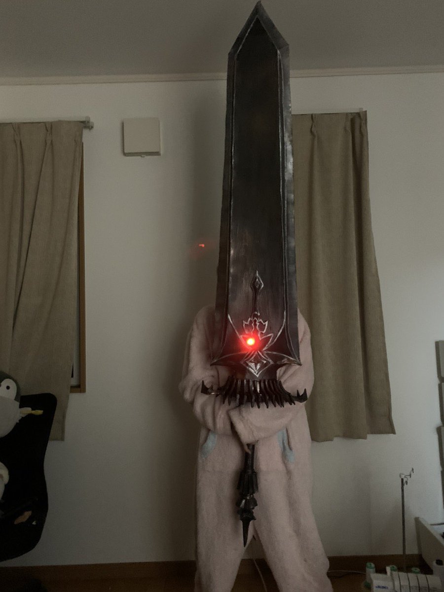 あさみりりこ 弟がコスプレイヤー女の部屋は武器庫 みたいなレイヤーさんのツイートみて 惚れるわこんなん って呟いてたんだけど おまえの姉の衣装部屋だって武器庫だわ ねーちゃんに惚れ直したかばかー