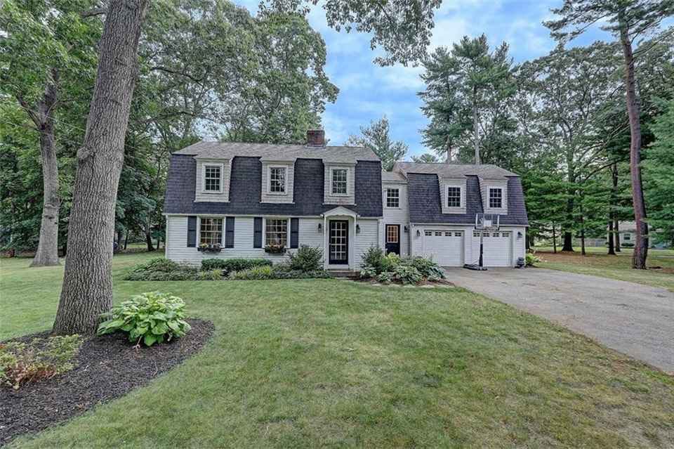 Check out this home <a href="/realtordotcom/">Realtor.com</a> b1iw.app.link/1flBQEPdf9

realtor.com/realestateandh…