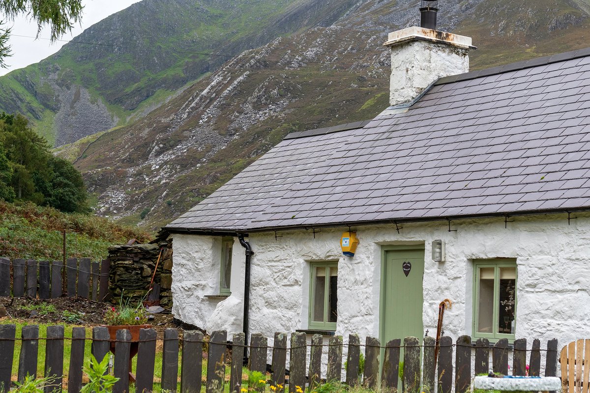 If you're looking for a break for two, right in mountains and Snowdonia National Park then this oner could be for you :)

UK Holiday Rental Photography by l8r.it/ksyo.

PM for further details of property or free photography quotation.