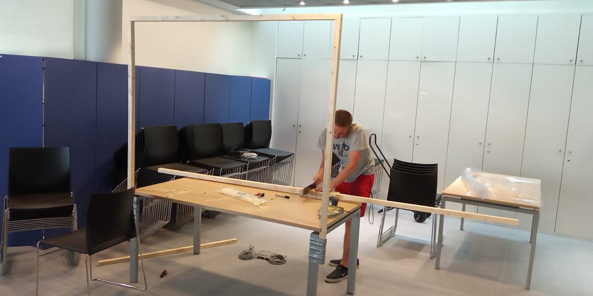 Déjà présents dans 3 hôpitaux de Bruxelles pour appuyer les procédures de testing #COVIDー19, nous ouvrons également aujourd'hui un nouveau centre à Saint-Josse. 3 secouristes, un infirmier et un médecin Croix-Rouge y seront présents.