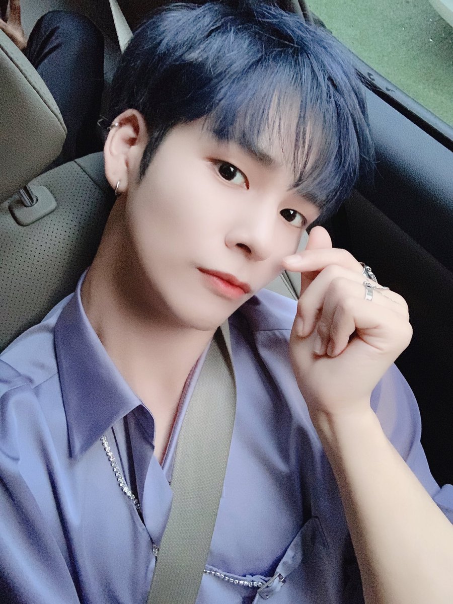 CRAVITY_twt's tweet photo. 러비티~~~#뮤직뱅크 보셨나요?!
오늘도 러비티생각하면서
무대해서 신났어요🥰
#크래비티 #세림 https://t.co/UcK5tHm2G2