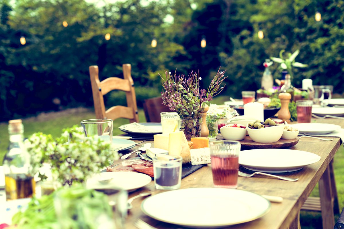 EyesOfLadyW's tweet photo. Fill your table with local chefs #bankholiday recipes using @ClosyMarket local produce. #shoplocalonline 🥦🥩🍞🌽 https://t.co/4VGGNeQPt2 https://t.co/SfHgM5t2x6
