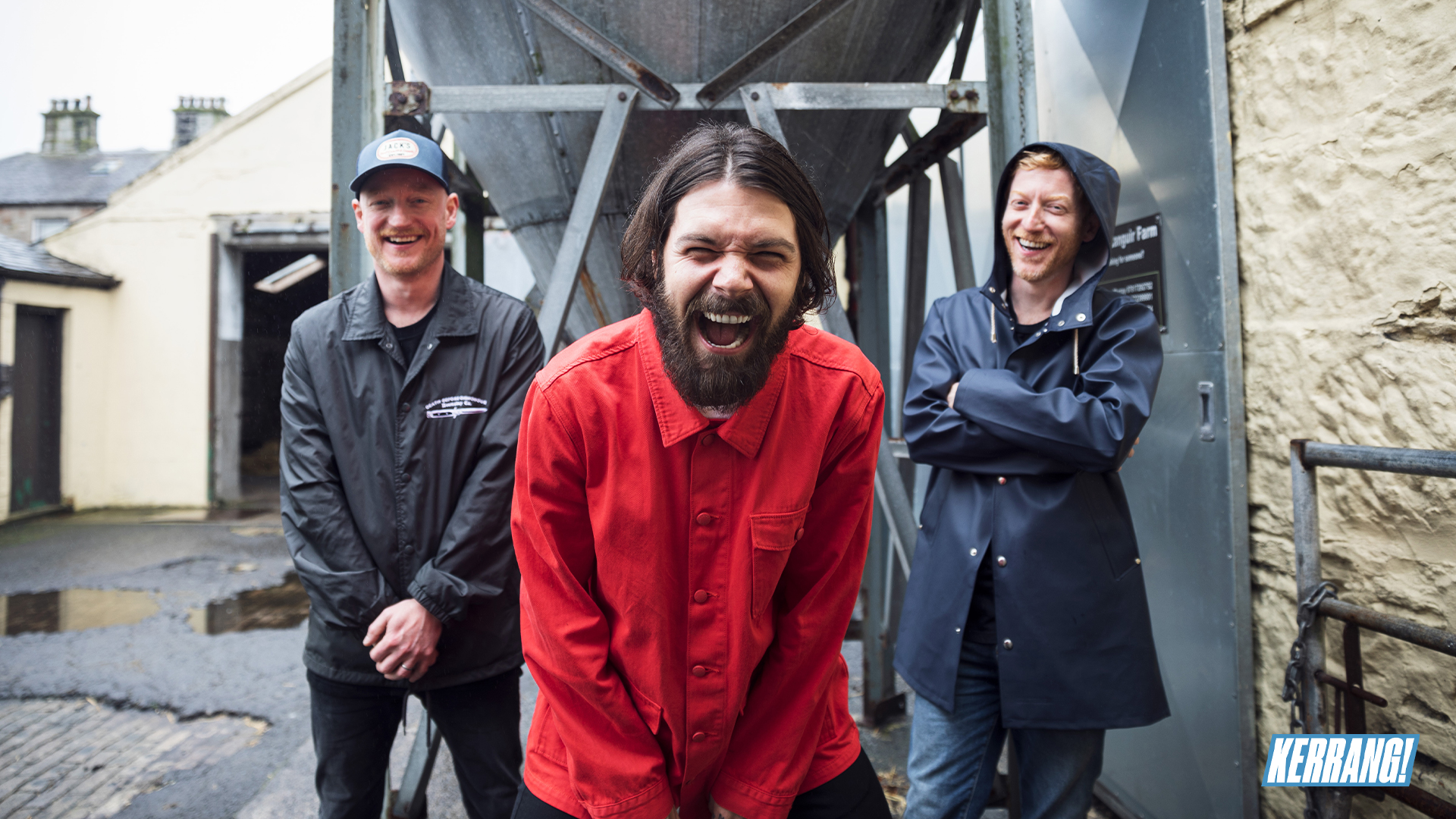 Wishing frontman Simon Neil a very Happy Birthday today!  : 