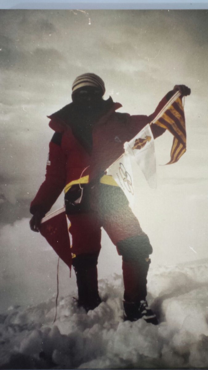 Avui fa 35 anys de la primera ascenció catalana a l’ Everest. Moltes gràcies a tots els que ho van fer possible. Un record molt especial per en Toni, Nil i Narayan. 🔝