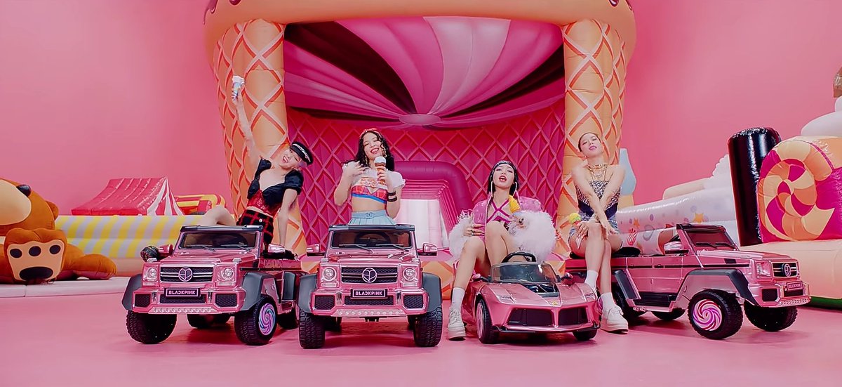 jisoooya's tweet photo. Wanna ride with us? https://t.co/7n0CMCgR6J