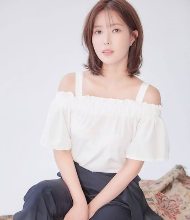  #ImSooHyang• 30 years old (April 19, 1990)Latest drama: Graceful Family