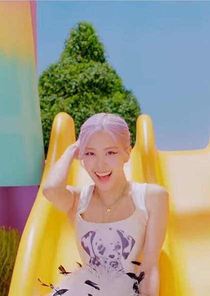 Linlindadana's tweet photo. โลกนี่สดใสไปหมดเลย #ROSÉ https://t.co/27Vh2HaGPh