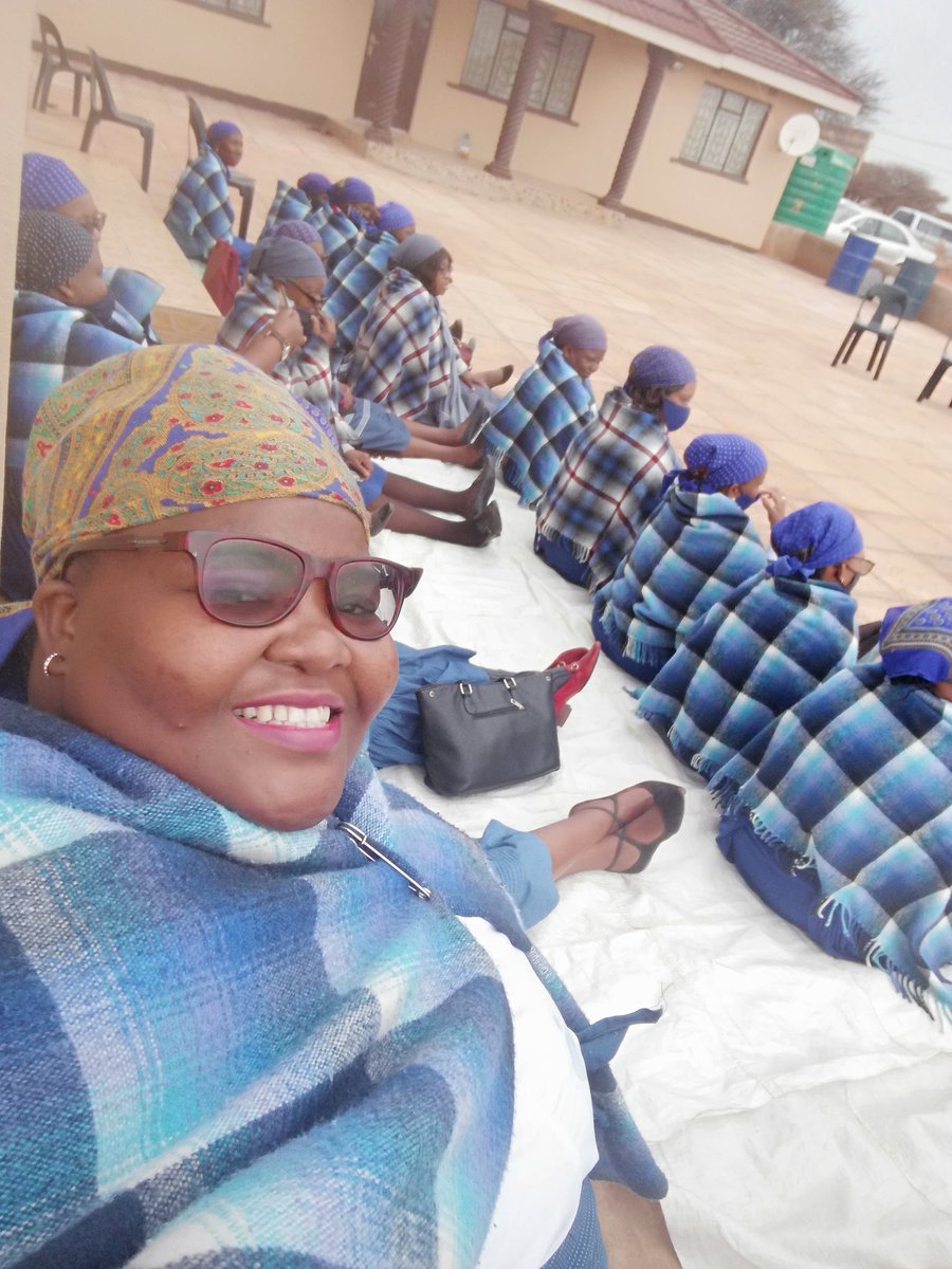 geelek's tweet photo. When a brother decides to gift you with a sis in lawπ #patlo #moleps #GaRantaWard https://t.co/okXV4WblCS