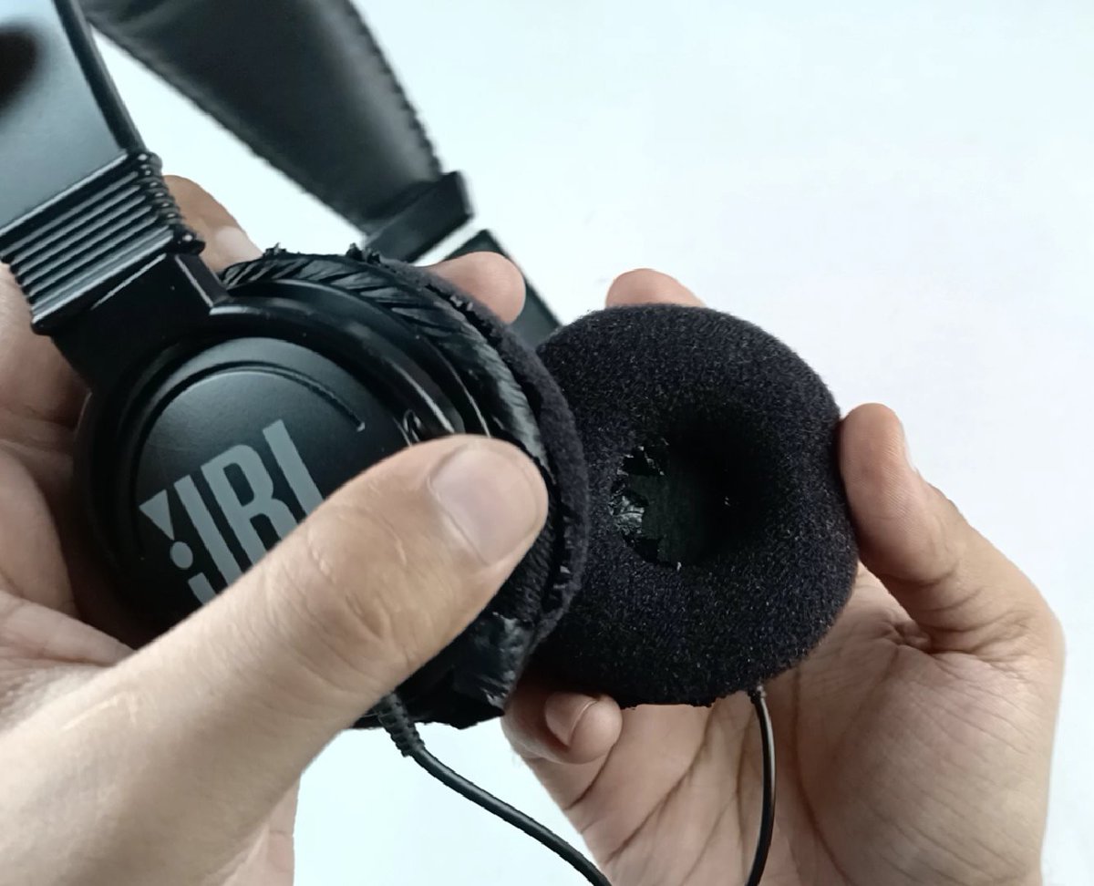 AndroidMember's tweet photo. Here is how I fixed my headphones ear pads. BTW it's my first DIY video hope you'll like it :)
https://t.co/vYH9iXyN72 https://t.co/pQVHabnojn