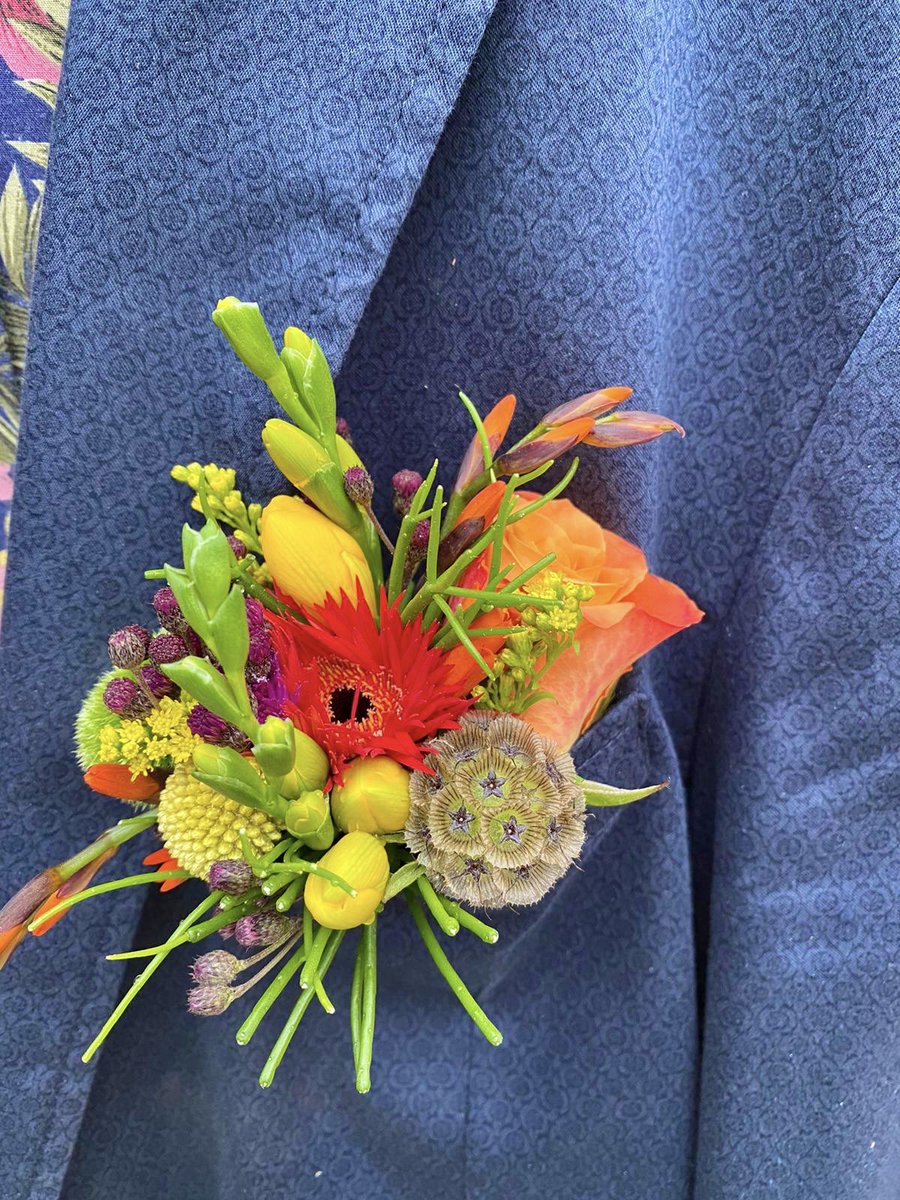 Our Gerberas give lots of colour and happiness to this very special wedding! 💕🌸

Beautiful flower creations are made by: Monique Ouwerling #wedding #gerbera #colour #love #flowers