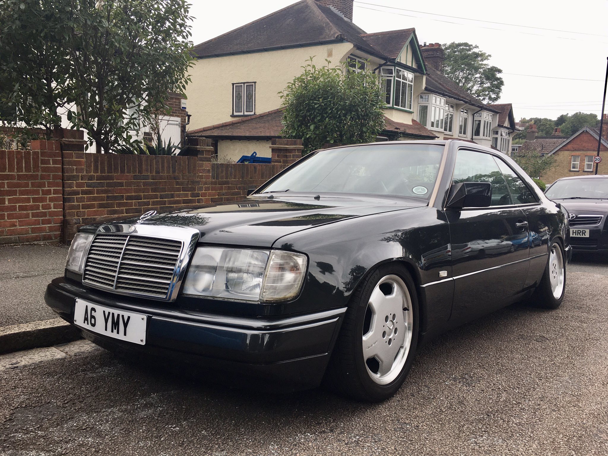 W124 AMG スカッフプレート　激レア SUPER RARE Mercedes W124 E36 AMG Sale & Review - YouTube