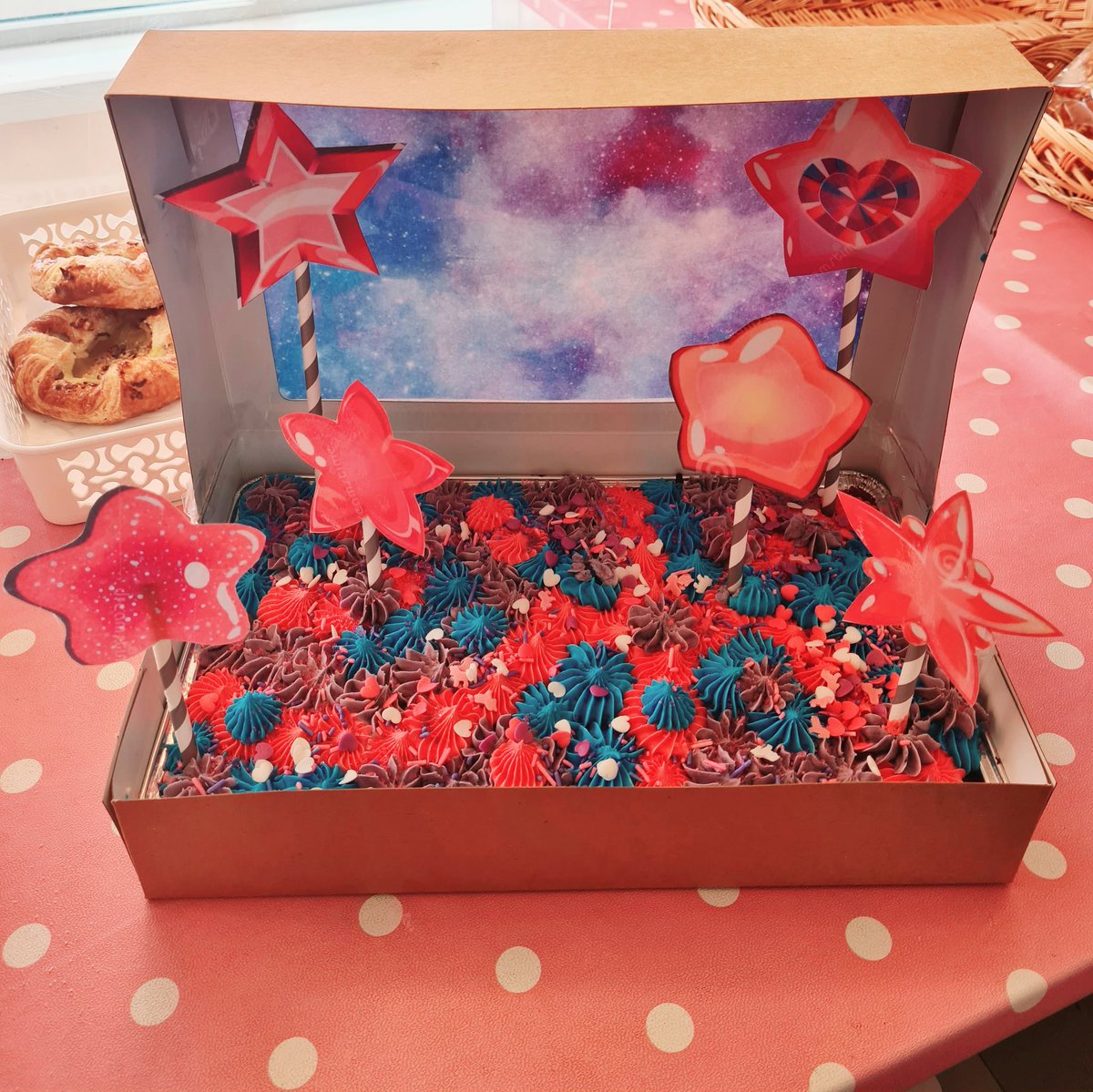 NiceBunsBakers's tweet image. Ohhh mini baker Abbie is leaving us as she's heading back to @CanonjohnsonCE school 😆 she's going out on a high with her "cosmic galaxy" traybake creation 👏 Good luck to all the big and small ones going back to school too! We will miss you Abbie ❤ #minibaker #backtoschool2020