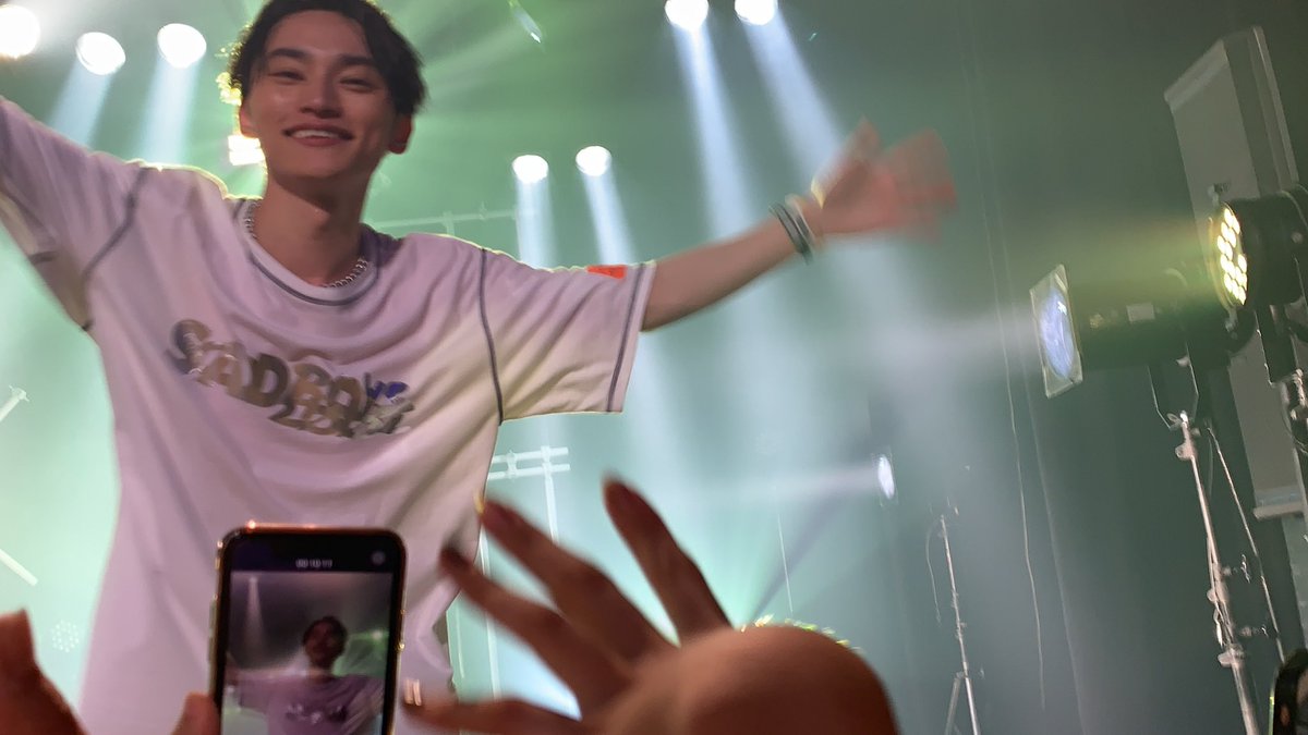 atae__oO's tweet photo. @SkyHidaka 撮影OKだったsay goodbye to the systemで、私のノーマルカメラで撮ったSKY-HIが私の中で大優勝だし一生の宝物😢🌟

コロナおさまれ早くライブいきたい！ https://t.co/7ZnLVf5tDw