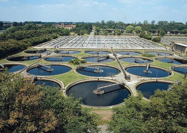 AshMBooth's tweet photo. @AmbJohnBoIton It looks like a sewage treatment plant! https://t.co/33TMLT8o1A