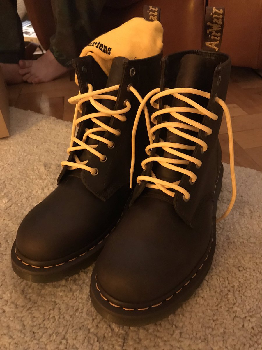 sunshine_pd's tweet photo. New work boots ready to go @drmartens @sunshine_pd @paintersworlduk @WallingfordMTC https://t.co/CCShDgws2D