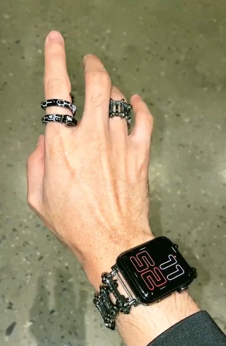You know who this style would match? Let's ask Singto!These are the kind of rings & bracelets Singto wears. You know that he likes black, white & grey, especially black & odd pendants right? Look at the black ring and what that is. Remember idolo event what Singto wore? 