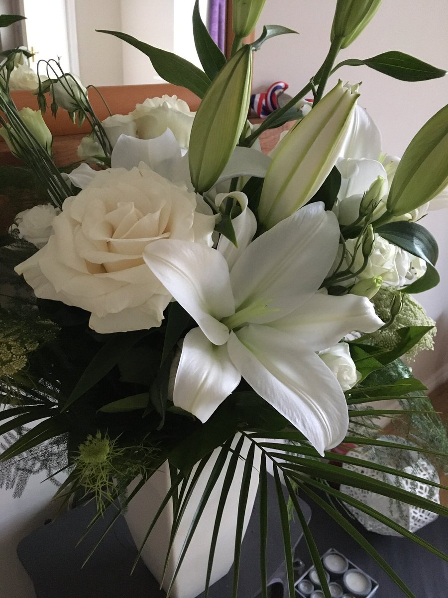 CotterillPippa's tweet photo. Early morning exercise completed and my flowers are coming out and looking beautiful. Just 2 of the reasons why today is starting off very well. #AHPsActive #ABAHPsActive https://t.co/unqtvOM2AG