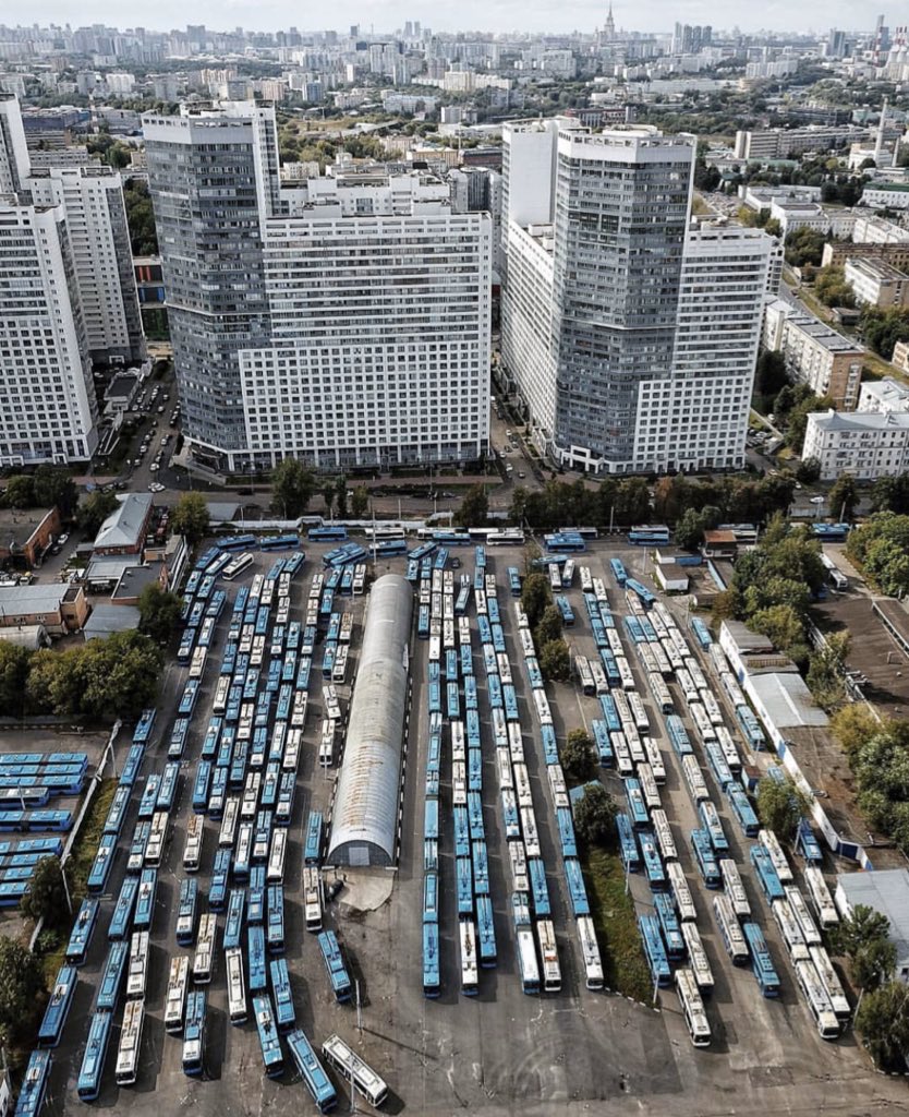 RWersh's tweet photo. ВНИМАНИЕ! Так сложилось, что я переезжаю жить в другую страну. Там бизнес и новый контракт. У меня есть коллекция троллейбусов. Она мне не нужна, продавать ее лень,не хо��у заморачиваться. Я решил просто ПОДАРИТЬ это все двум СЛУЧАЙНЫМ людям, которы�� сделают ретвит этой записи. https://t.co/Ol7n6LZIXi