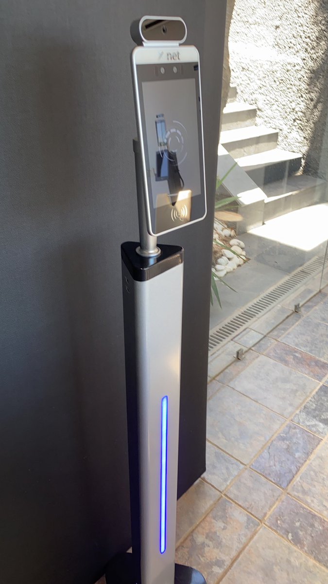 jose_xnet's tweet image. En la apertura de los centros educativos, nuestro equipo de medición de temperatura inmediata, comprovación de mascarilla y dispensador de gel, sería un éxito y una garantía. Hazlo saber al colegio de tus hijos.