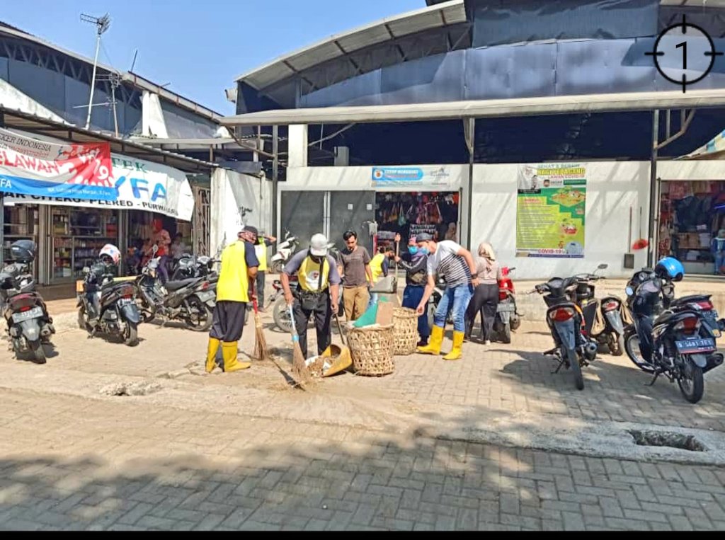 indagpwk1's tweet photo. kegiatan Jumat Bersih (Jumsih) yang di laksanakan di UPTD pasar Citeko  kab.purwakarta Jumat 28 Agustus 2020
@ratna_anne https://t.co/NOpLYCDmdd