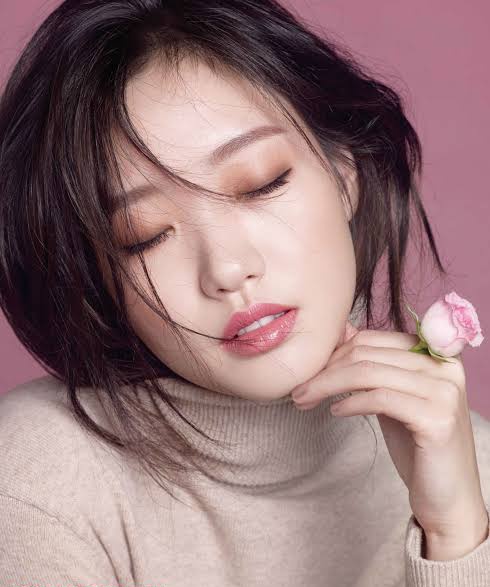  #KimGoEun• 29 years old (July 2, 1991)Latest drama: The King Eternal Monarch