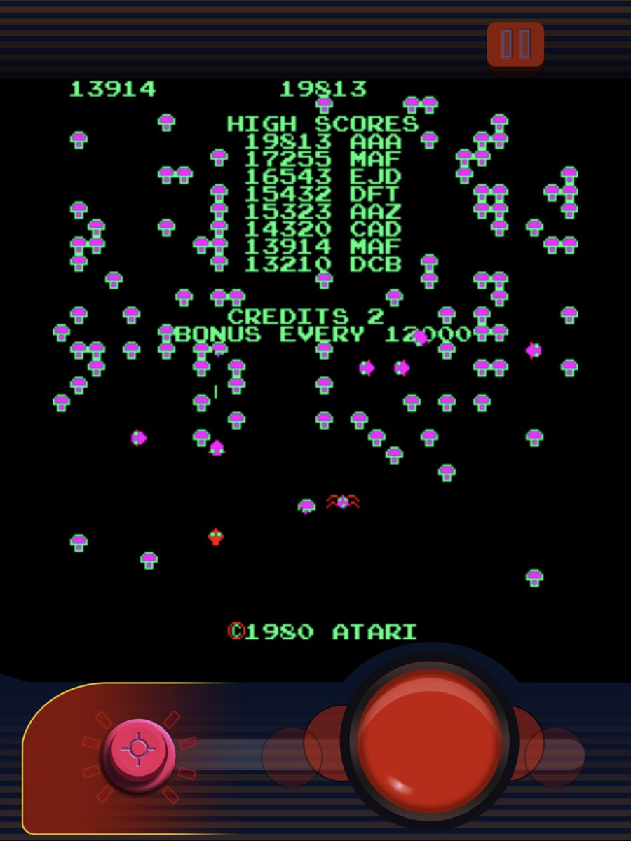 Chinche_Mooik's tweet photo. Ahora entiendo porque odio tanto a las arañas #Atari2600 #centipide https://t.co/LC47L5c5ZU