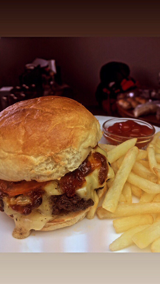 martsmallowss's tweet photo. Merienda muna kayo 😆 https://t.co/giHEEWkaMt