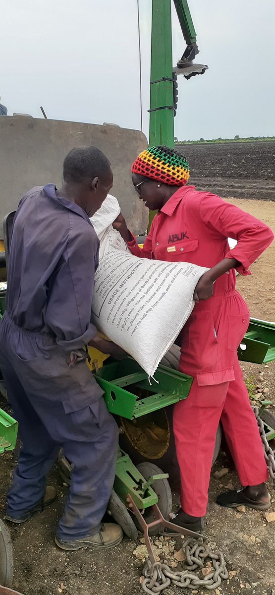 emmanuellodom's tweet photo. This is Abuk Chol, 32-year old, single mother of one. Abuk graduated in 2018 from UoJ (agriculture). she is now a farmer in Luri, outskirts of Juba.

'What a man can do, a woman can do better'!

https://t.co/ZcYnI9ojpA https://t.co/OPt6Egcmyx