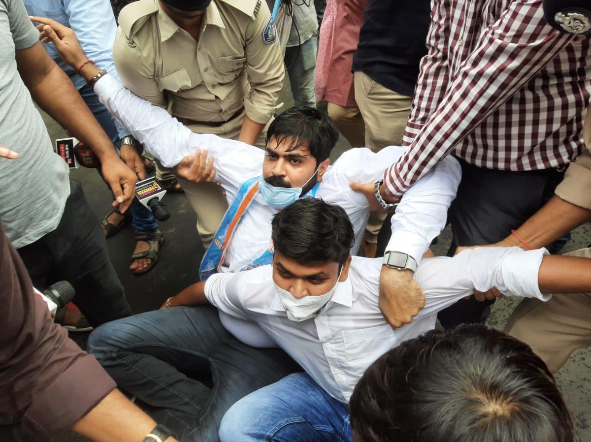 nsui's tweet image. JEE-NEET की परीक्षा स्थगित की माँग कर रहे गुजरात कांग्रेस अध्यक्ष श्री अमित चावड़ा व NSUI गुजरात के साथियो को अहमदाबाद पुलिस द्वारा गिरफ्तार करना अलोकतांत्रिक है। हम JEE-NEET परीक्षा स्थगित करने की मांग करते हैं।
#AntiStudentsModiGovt 
#SpeakUpForStudentSafety