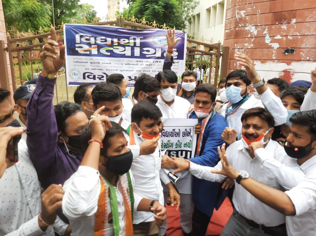nsui's tweet image. JEE-NEET की परीक्षा स्थगित की माँग कर रहे गुजरात कांग्रेस अध्यक्ष श्री अमित चावड़ा व NSUI गुजरात के साथियो को अहमदाबाद पुलिस द्वारा गिरफ्तार करना अलोकतांत्रिक है। हम JEE-NEET परीक्षा स्थगित करने की मांग करते हैं।
#AntiStudentsModiGovt 
#SpeakUpForStudentSafety