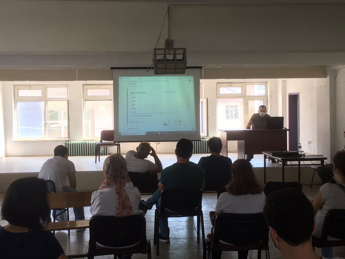 TermeFatih's tweet photo. Öğretmenlerimiz yenikçi eğitim materyali kullanımı seminerinde... https://t.co/ztfJvTGLBl