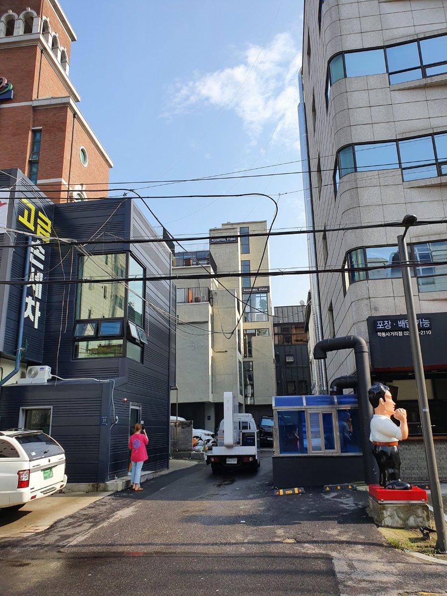 WingsForX1's tweet photo. [ Day 2 🦋 ]
Our LED Truck visited MBK Entertainment today. WingsForX1 Correspondent shared that staff  watched our truck and took pictures.
#플라이하이_엑스원_1주년축하해
#FlyHigh_X1st_Anniversary https://t.co/kRKO230nkN