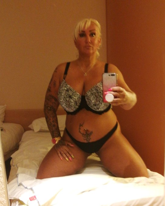 Ein kleiner Gru&szlig; von mir 💟 #happy #gutenmorgen #gutenmorgenwelt #dessous #hotwomen #PlusSizeModel #hotgirl<a href="/tag/happy"class="tags">#happy</a><a href="/tag/gutenmorgen"class="tags">#gutenmorgen</a><a href="/tag/plussizemodel"class="tags"><span>#plussizemodel</span></a><a href="/tag/hotgirl"class="tags"><span>#hotgirl</span></a><a href="/tag/hotwomen"class="tags"><span>#hotwomen</span></a><a href="/tag/dessous"class="tags"><span>#dessous</span></a><a href="/tag/g"class="tags"><span>#g</span></a>