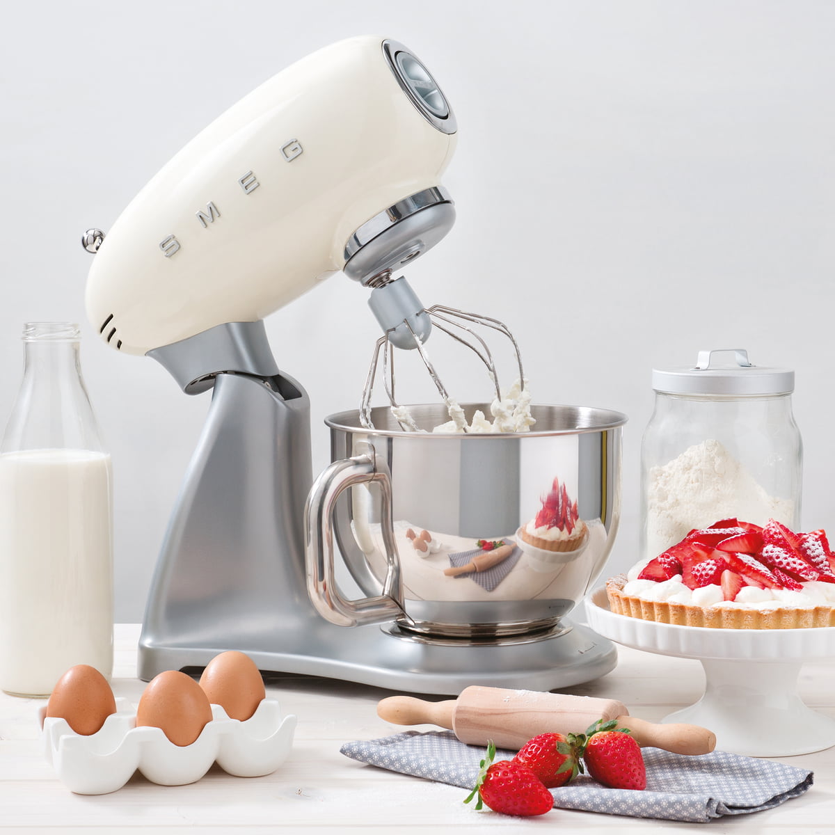 WrenKitchens's tweet image. It's #Freebiefriday again &amp;amp; we're giving away a prize for you and a friend!

For the chance to #WIN this SMEG mixer ☕ Follow our account, &amp;amp; tag a friend, your friends also needs to follow to win a £20 Amazon gift-card!

Comment letting us know what your biggest bake fail was!