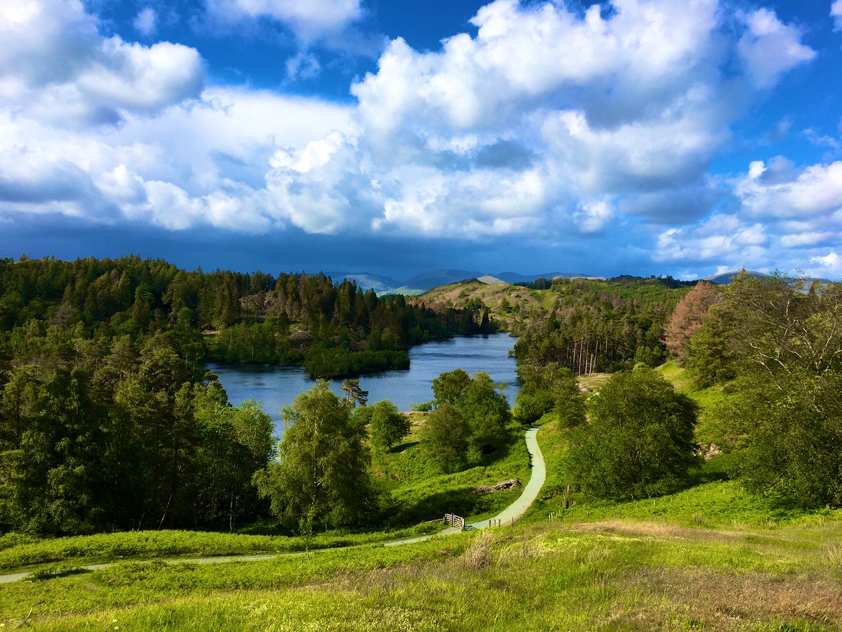 Hello 👋 #fridaymorning lovely 💕 #photo reminder sunny day #clouds #TarnHows ⛰🌳🐑 #LakeDistrict wishing everyone a great day 👍