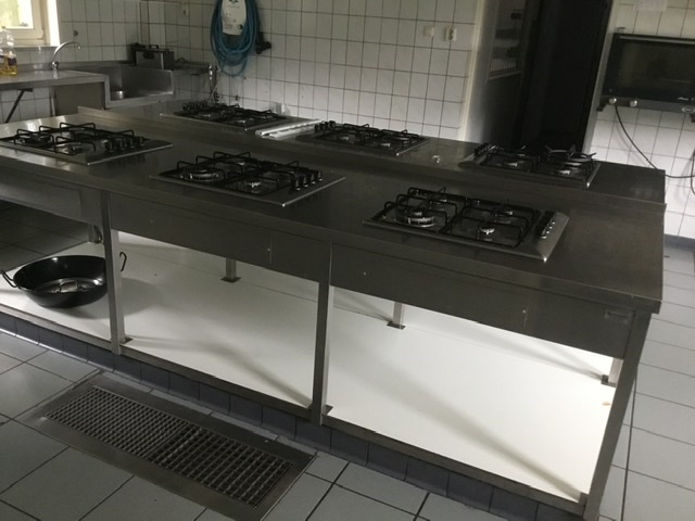 In #Nieuw-Amsterdam, vlakbij Emmen, hebben wij #woonruimte beschikbaar op basis van antikraak. De ruimte is ongeveer 30 m² met eigen keukentje en wc, maar de douche deel je met drie andere bewoners.

Interesse? Meld je aan via bit.ly/2YGJKcq