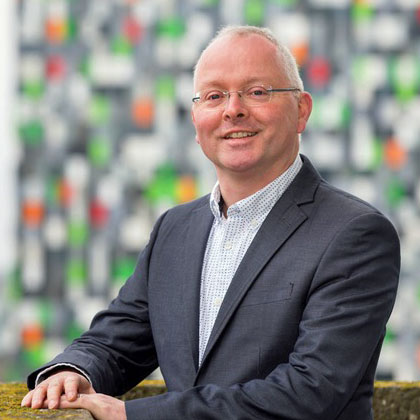 Eiwitten zijn de werkpaarden in onze cellen. Zij zorgen ervoor dat we gezond leven. Of ziek, als de eiwitten niet goed werken. 1 september, AG-lezing met eiwitonderzoeker Albert Heck, winnaar van de jaarlijkse NWO-Spinozapremie voor baanbrekend onderzoek. ag-eindhoven.nl/albert_heck