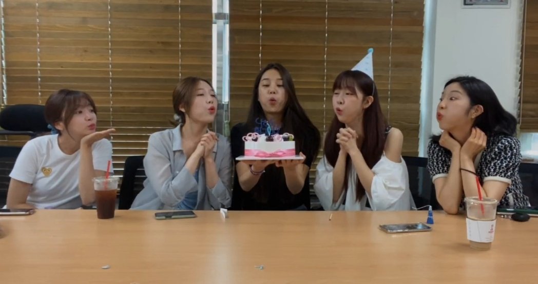 uwulatte's tweet photo. @officialLABOUM thank you for everything 😭❤
#OurLightIsLABOUM
#6yearswithLABOUM
#LABOUM #라붐 https://t.co/vCDnYgac7G