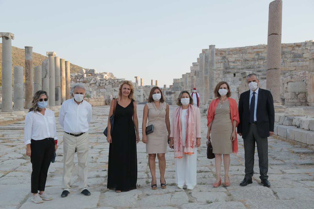 OzgulOzkanYAVUZ's tweet photo. Patara Kazı Başkanı Prof.Dr. Havva İşkan Işık ve kıymetli hocamız Prof.Dr. Fahri Işık ile Patara Antik Kentinde tarihin ayak izlerini takip ettik.👣

#Patara, ilklerin tarihinin yazıldığı harika bir antik kent ve muhteşem bir coğrafya 🏛️ https://t.co/wPBt6sXuO3