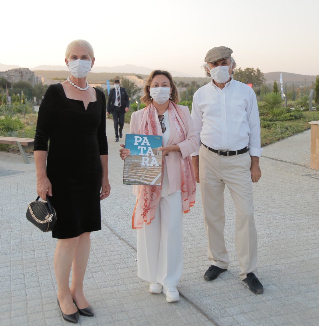 OzgulOzkanYAVUZ's tweet photo. Patara Kazı Başkanı Prof.Dr. Havva İşkan Işık ve kıymetli hocamız Prof.Dr. Fahri Işık ile Patara Antik Kentinde tarihin ayak izlerini takip ettik.👣

#Patara, ilklerin tarihinin yazıldığı harika bir antik kent ve muhteşem bir coğrafya 🏛️ https://t.co/wPBt6sXuO3