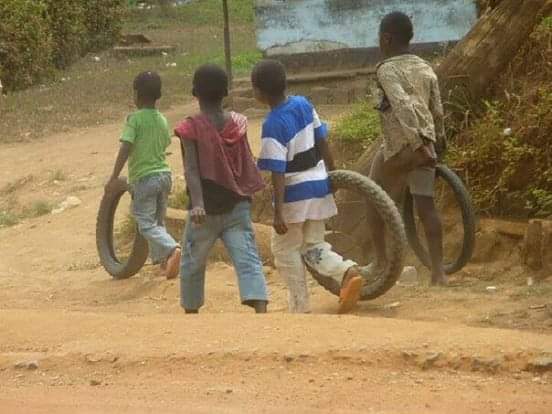realominimini's tweet photo. E don Tay me and my guys dey do this convoy thing.... Back then eeehh, we no dey Taya to play with tyre https://t.co/G5RO2NuCcQ