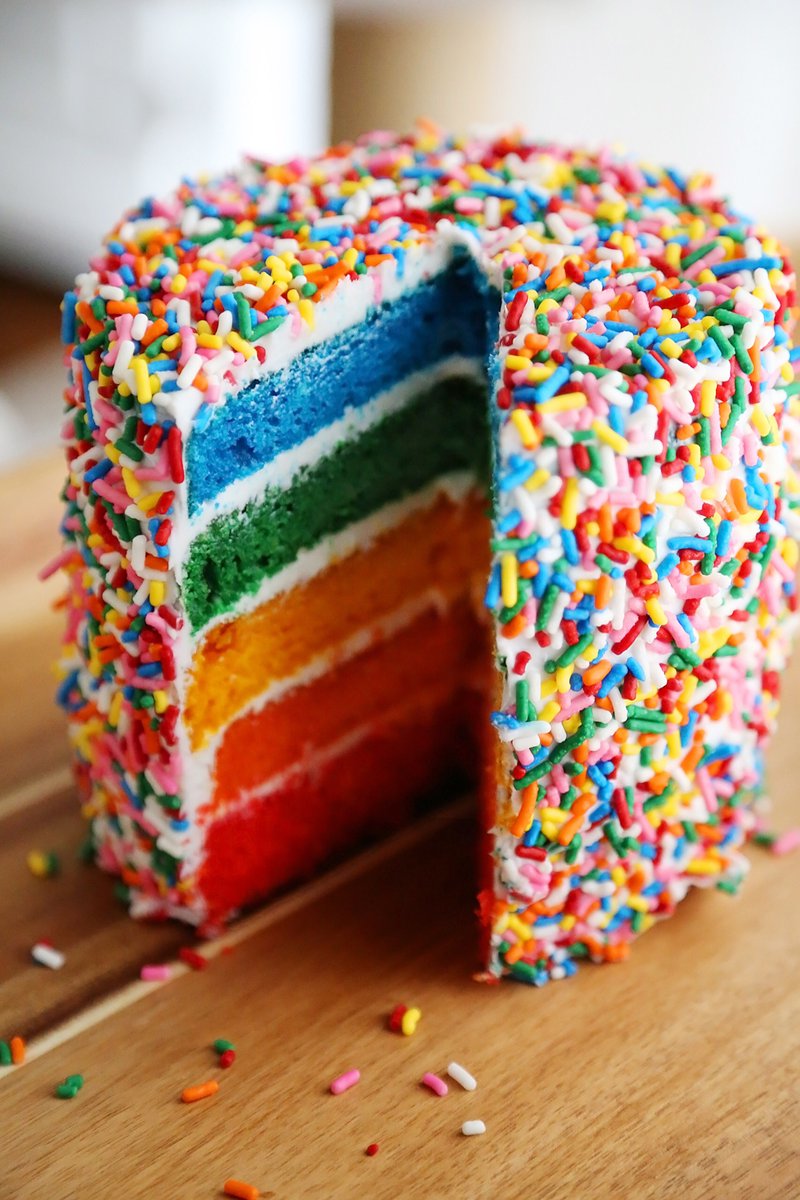 BertaBallon's tweet photo. Eat this! 🏳️‍🌈🦄🍭 #SturmaufBerlin #Loveistheanswer https://t.co/KPVjoXXi5e