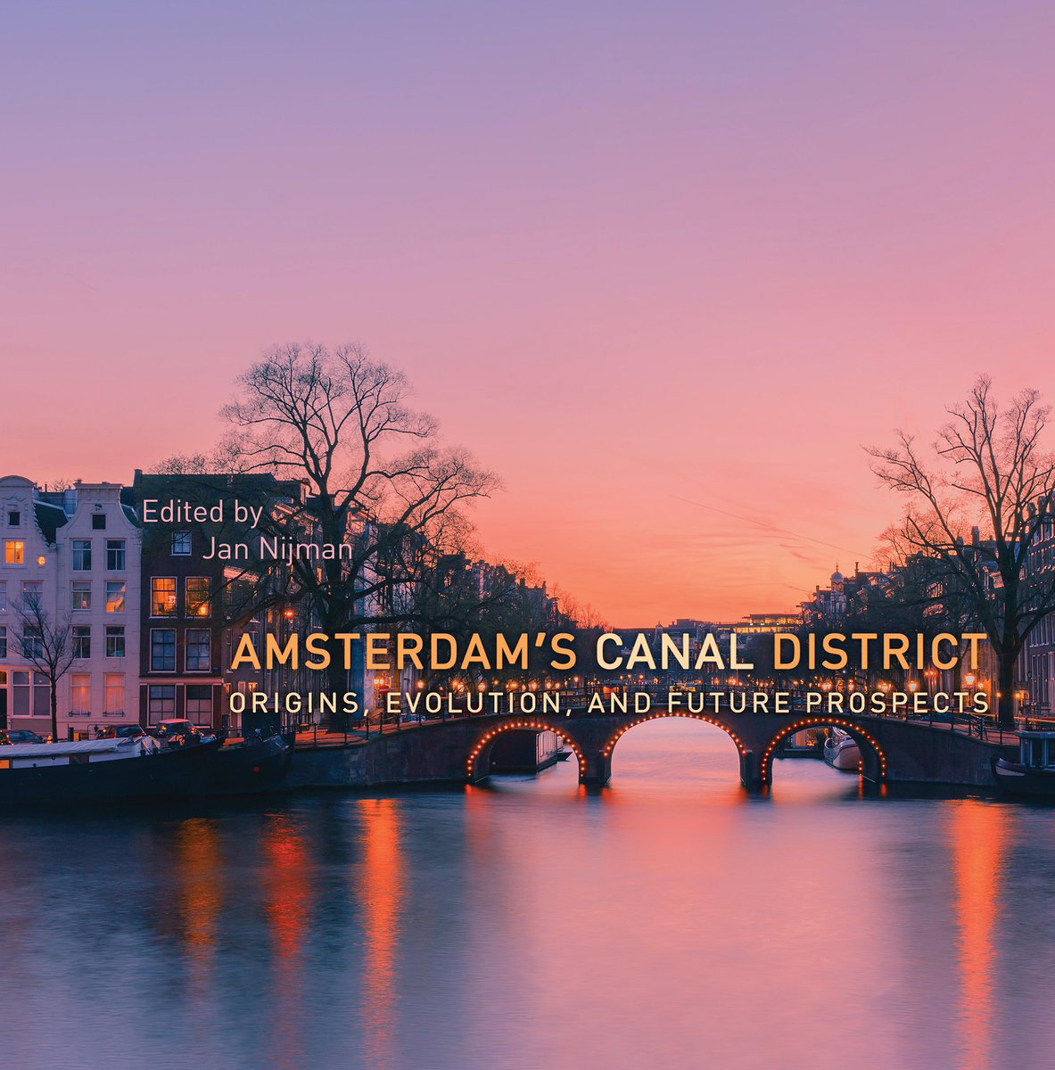 The origins, evolution, and future of the Amsterdam's Canal District. Volume with contributions from UvA urban geographers Robert Kloosterman, @FenneGeo and @WillemBoterman
go.uva.nl/2YH9Bkl