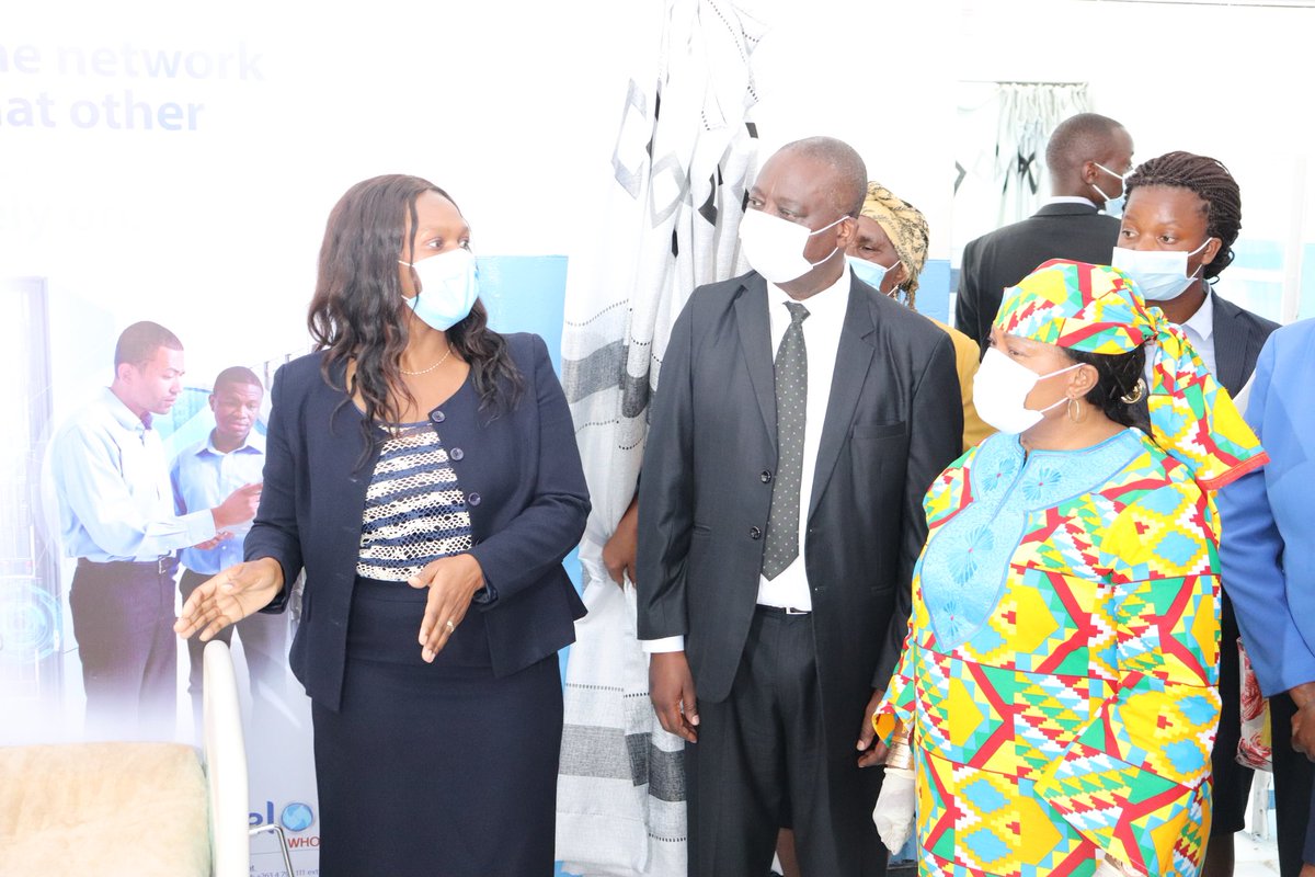TelOneZW's tweet photo. Today we are at Sally Mugabe Hospital where the Ambassador for Health, Her Excellency First Lady Amai Auxillia Mnangagwa received equipment that was sourced by TelOne in partnership with @NetOneCellular in response to the fight against Covid-19 #TelOneInTheCommunity https://t.co/TcXrzrxC42