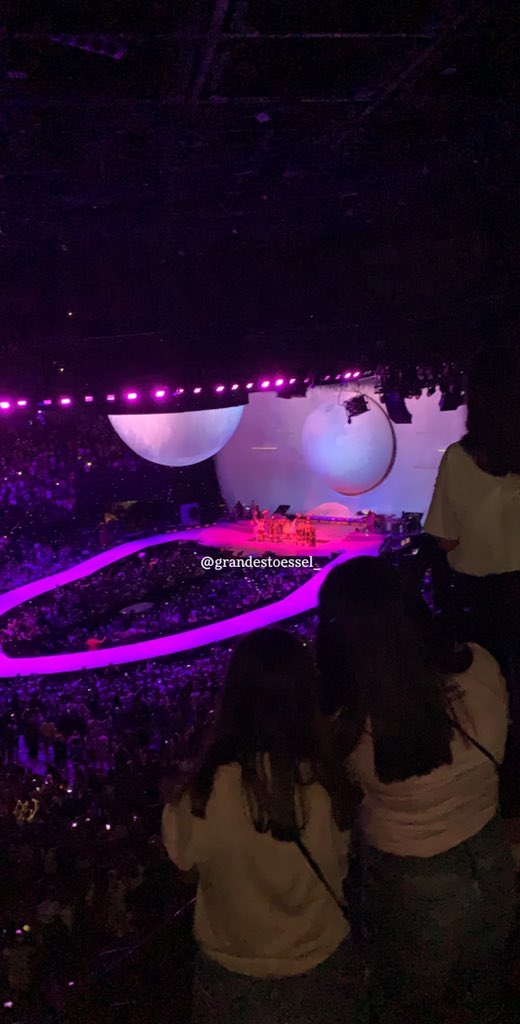 GrandeStoessel_'s tweet photo. I can not realize that it has been 1 year today that I saw you for the first time, I realized my dream 1 years ago I miss you so much I would like so much to come back on this August 28th to dream 2019 i miss you i love you.🖤@ArianaGrande #SWTPARIS1YEAR #SWTParis https://t.co/SEpodn3srv