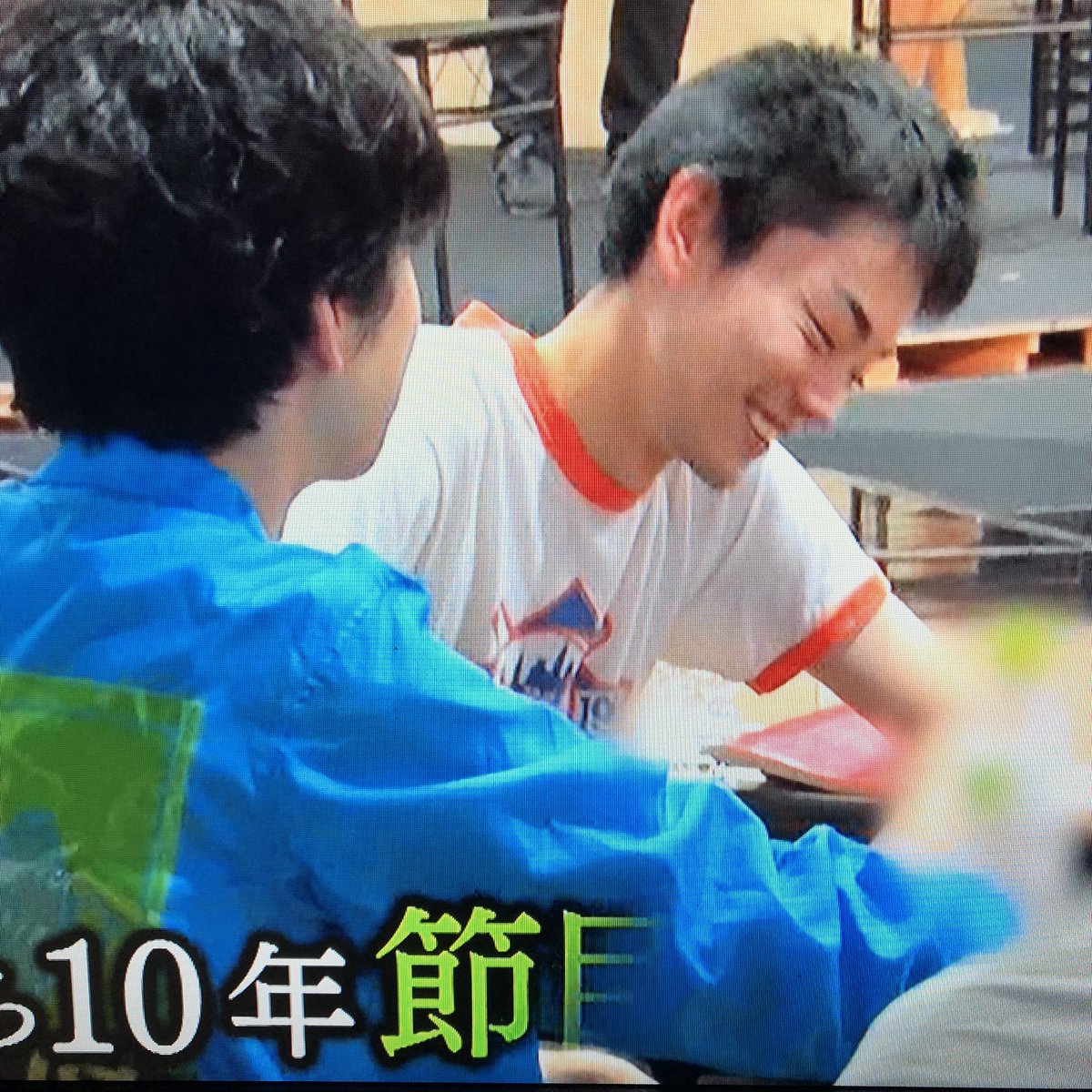 youworkingsan's tweet photo. 久住さんの衣装って私服？？？？
途中から気になりすぎて内容入ってこなかった(笑)流石に違うか😇
 #MIU404 https://t.co/CGPkJ4DFTA