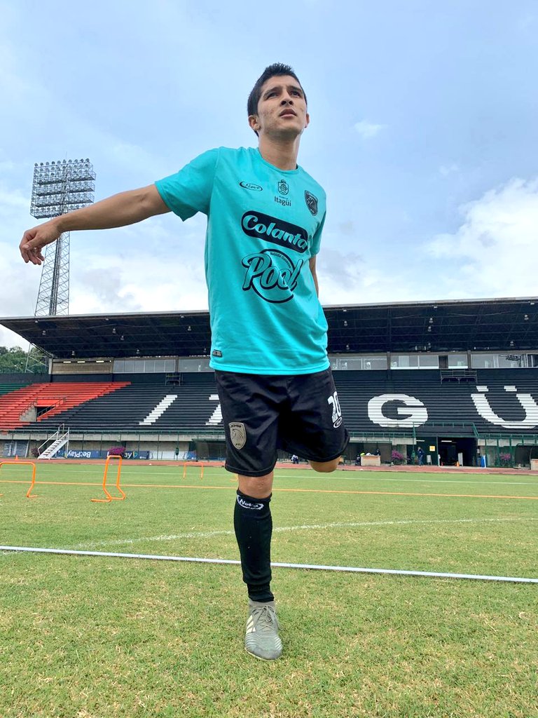 Leonesfutbolc's tweet photo. Mañanas hermosas en nuestro municipio de Itagüí, acompañan nuestras prácticas. Hoy sumamos nuestro entrenamiento número 26. A la expectativa para reiniciar el Torneo BetPlay-Dimayor.
#QueVuelvaElColor #QuedateEnCasa
@AlcaldiaItagui. https://t.co/JCU1EZJExA